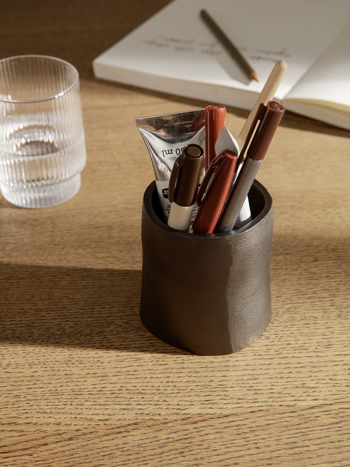 Yama pennstativ small Ø 7,8 cm, Sotet aluminium Ferm Living