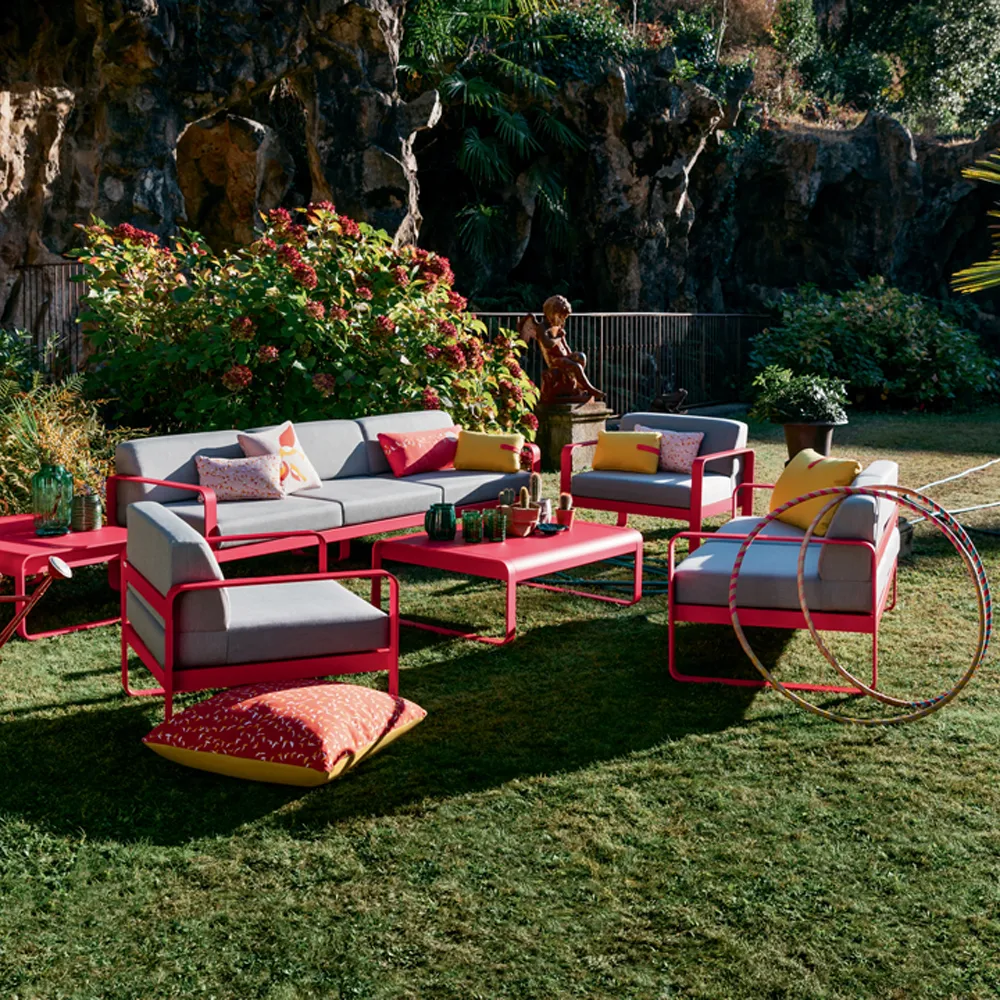 Bellevie 2-seters sofa, Chili (rød), off-white pute Fermob