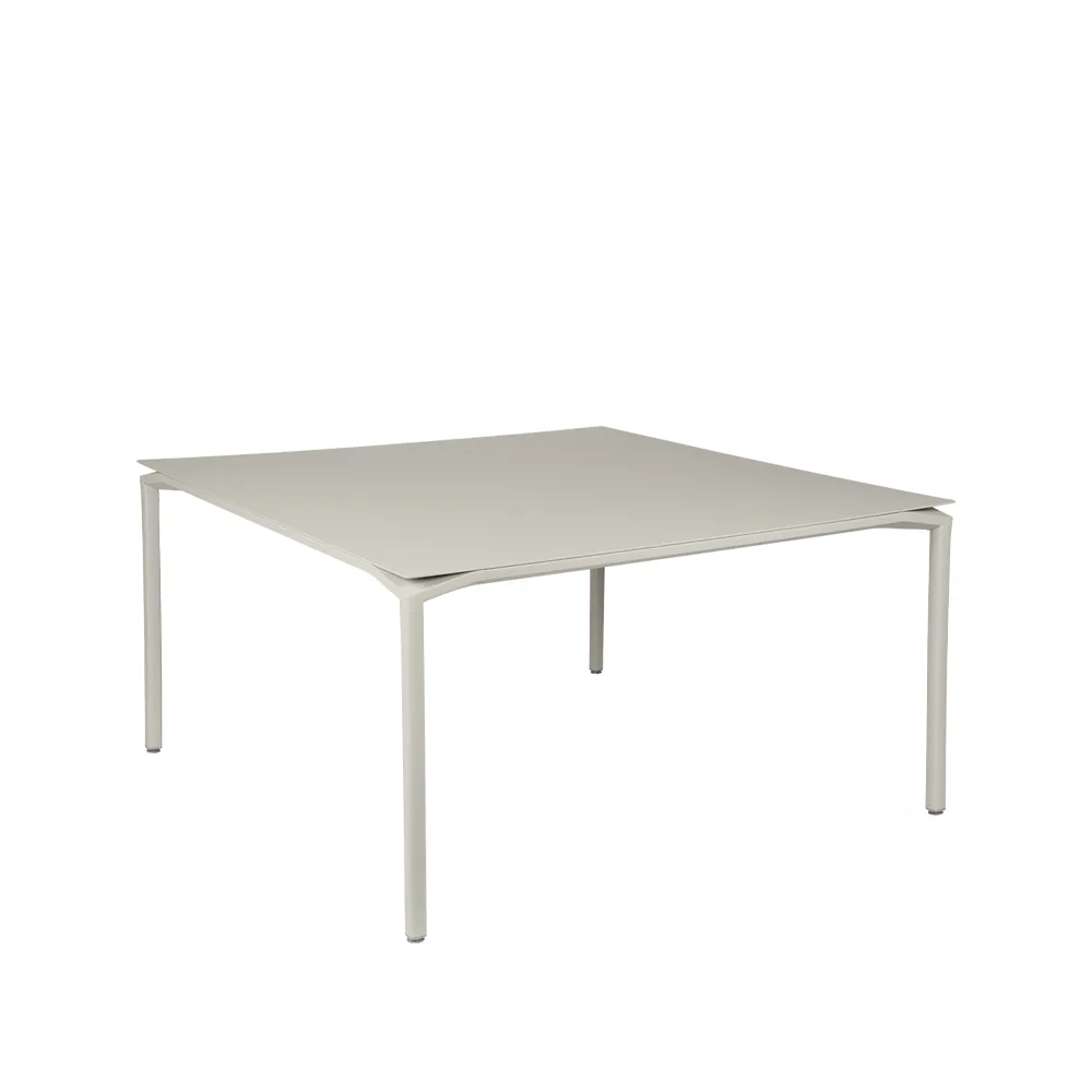 Calvi bord, kvadratisk 140x140 cm, Clay grey (grå) Fermob