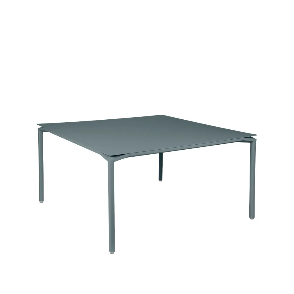 Calvi bord, kvadratisk 140x140 cm, Storm grey (grå) Fermob