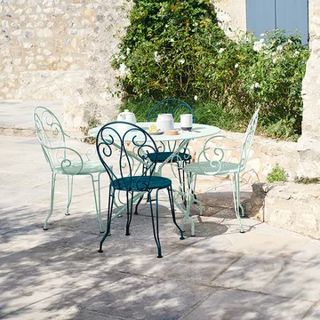 Montmartre stol med armlener - Acapulco blue - Fermob