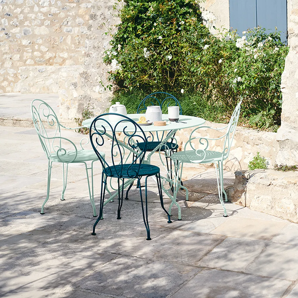 Montmartre stol med armlener, Clay grey Fermob