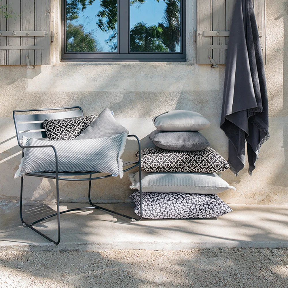 Surprising stol med armlener, lav, Acapulco blue (blå) Fermob