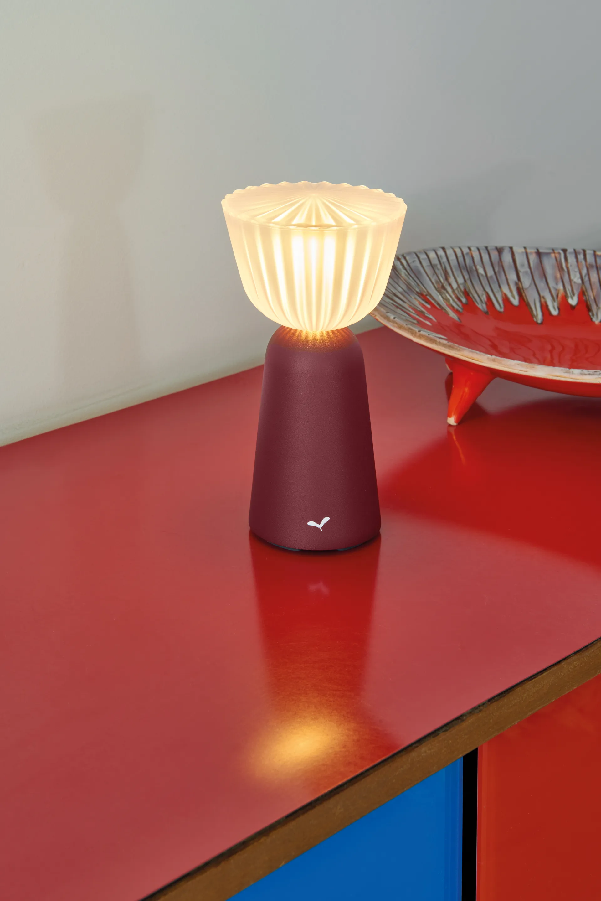 Swiing portabel bordlampe, Black cherry (vinrød) Fermob