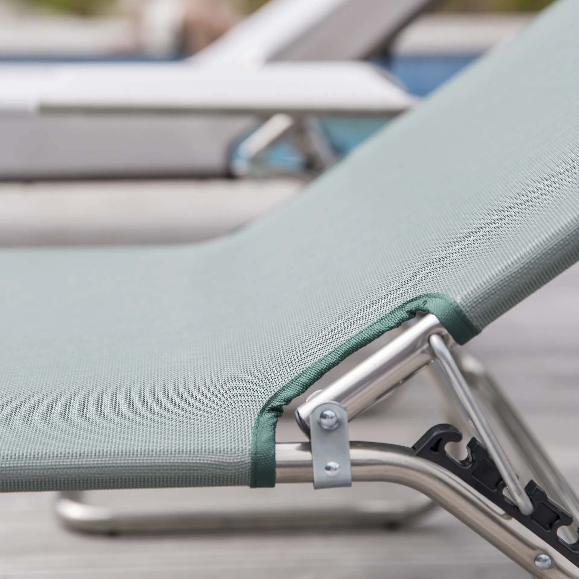 Amigo solseng, Stoff sage green-aluminium Fiam