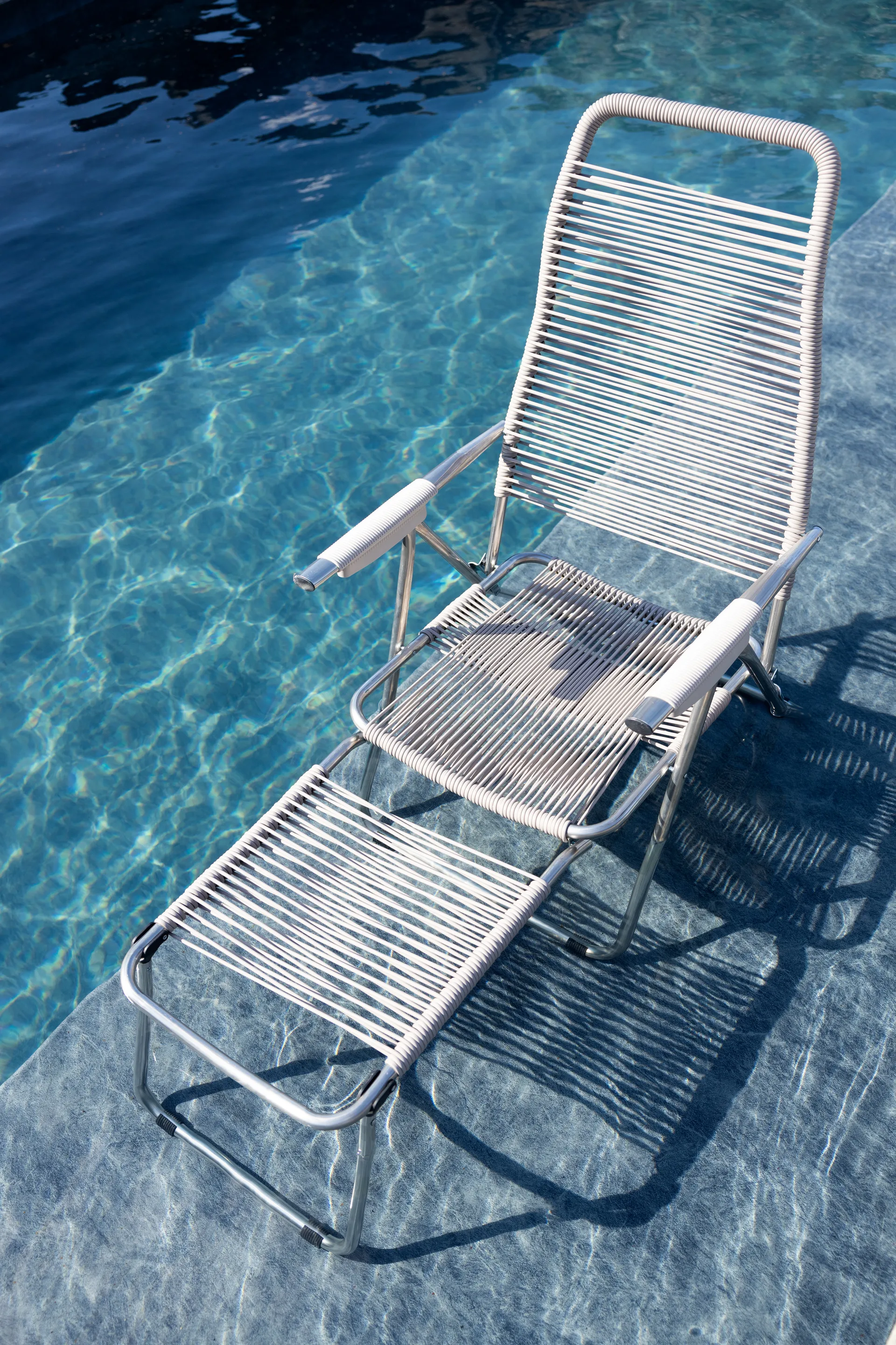 Spaghetti solseng med fotstøtte, Grey Fiam