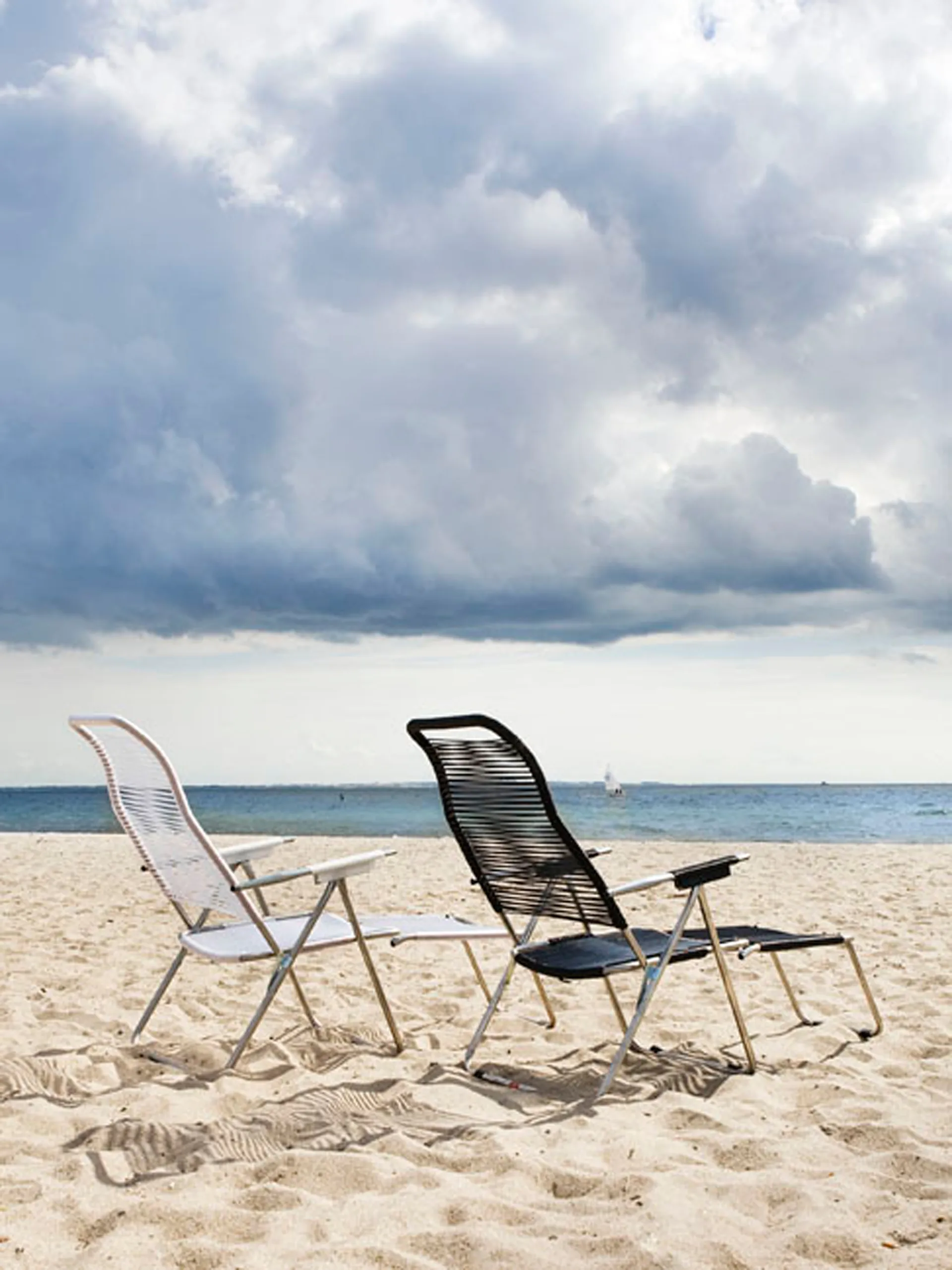 Spaghetti solseng med fotstøtte, Sort Fiam