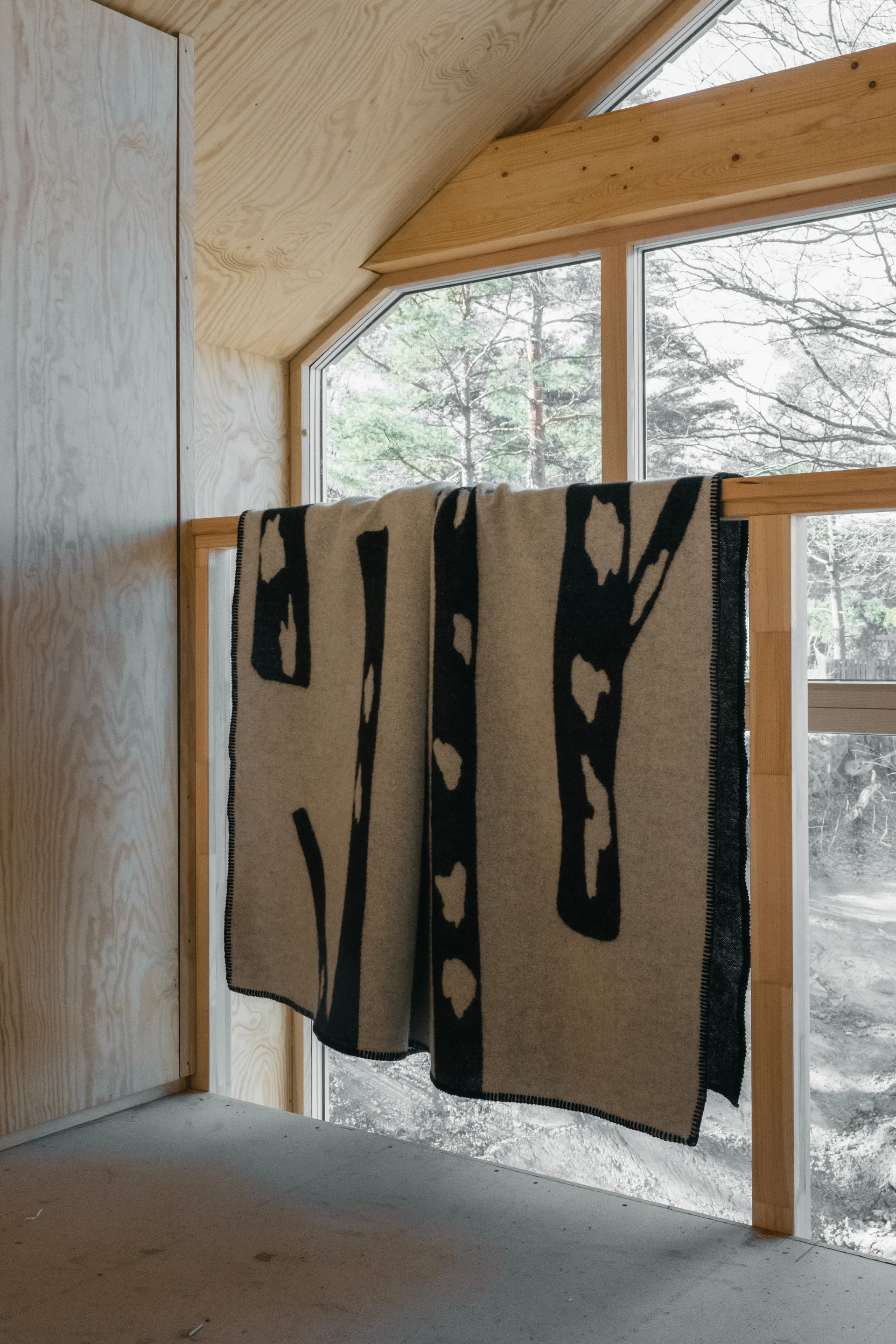 Birch filt 130x180 cm, Black-white Fine Little Day