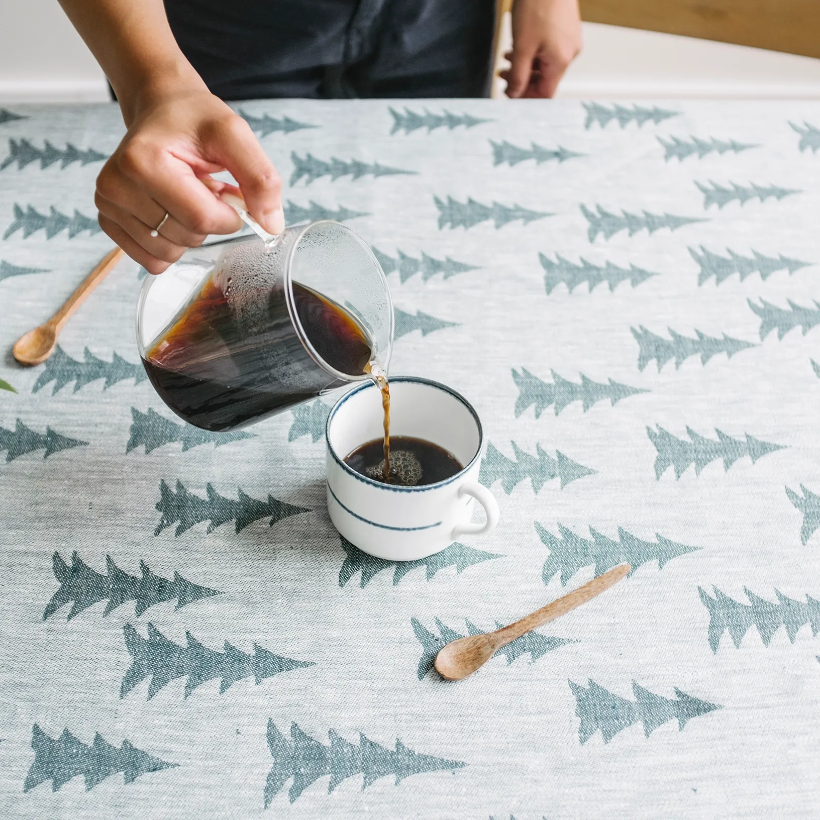 Gran jacquardvevd bordduk 147x250 cm, Grønn-grå Fine Little Day