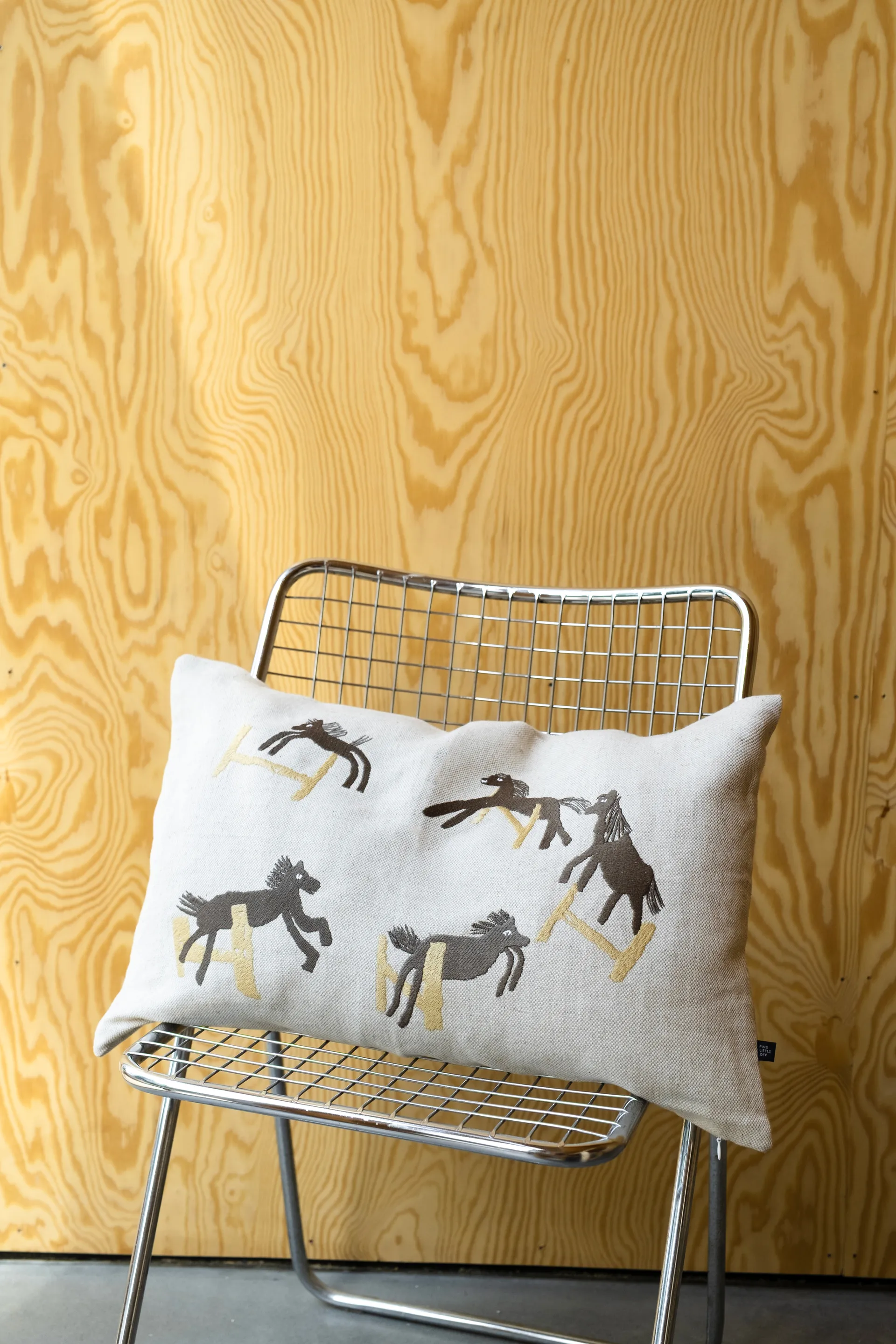 Jumping horse putetrekk 38x58 cm, Natur Fine Little Day