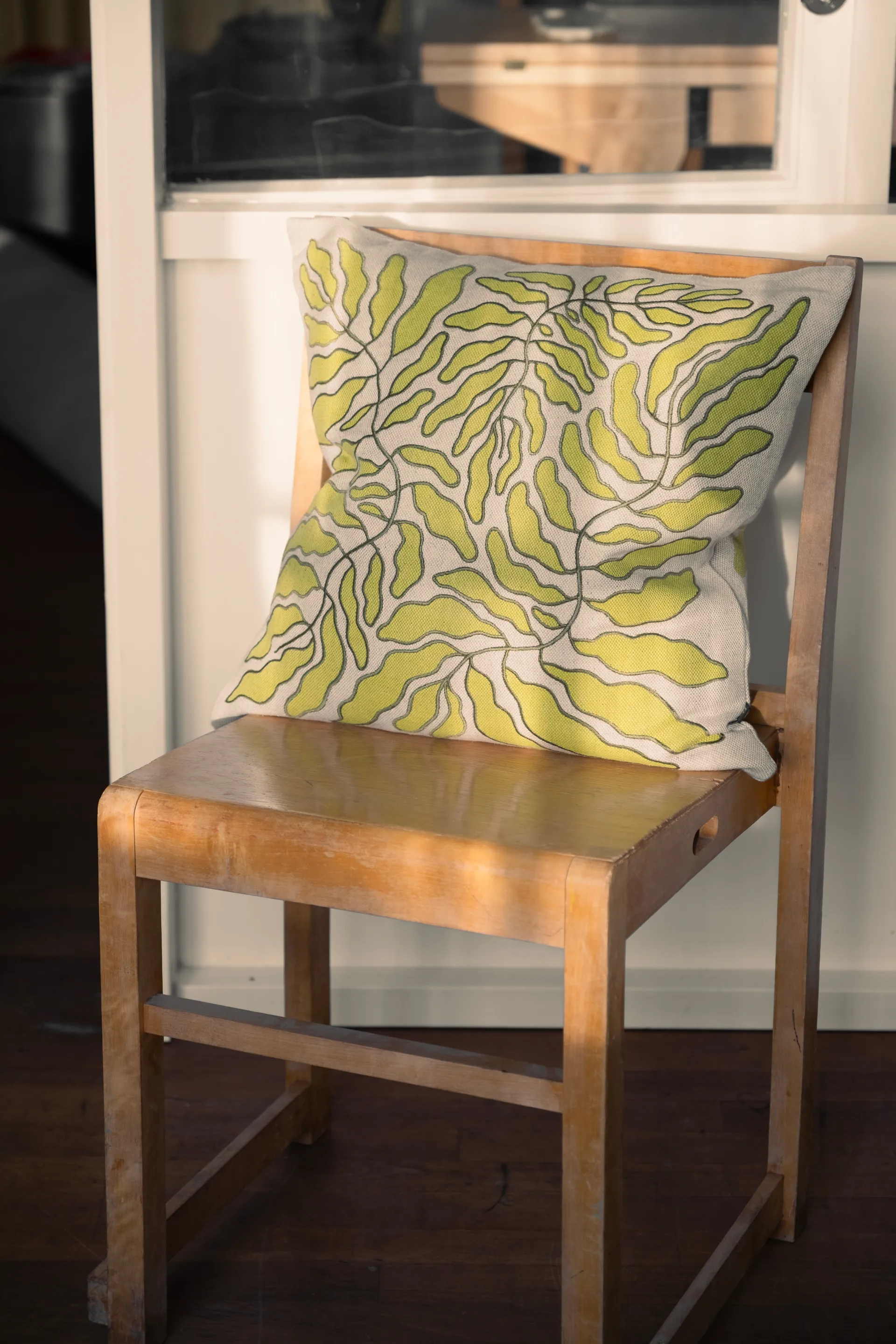 Leaves brodert putetrekk 48x48 cm, Lime-nature Fine Little Day