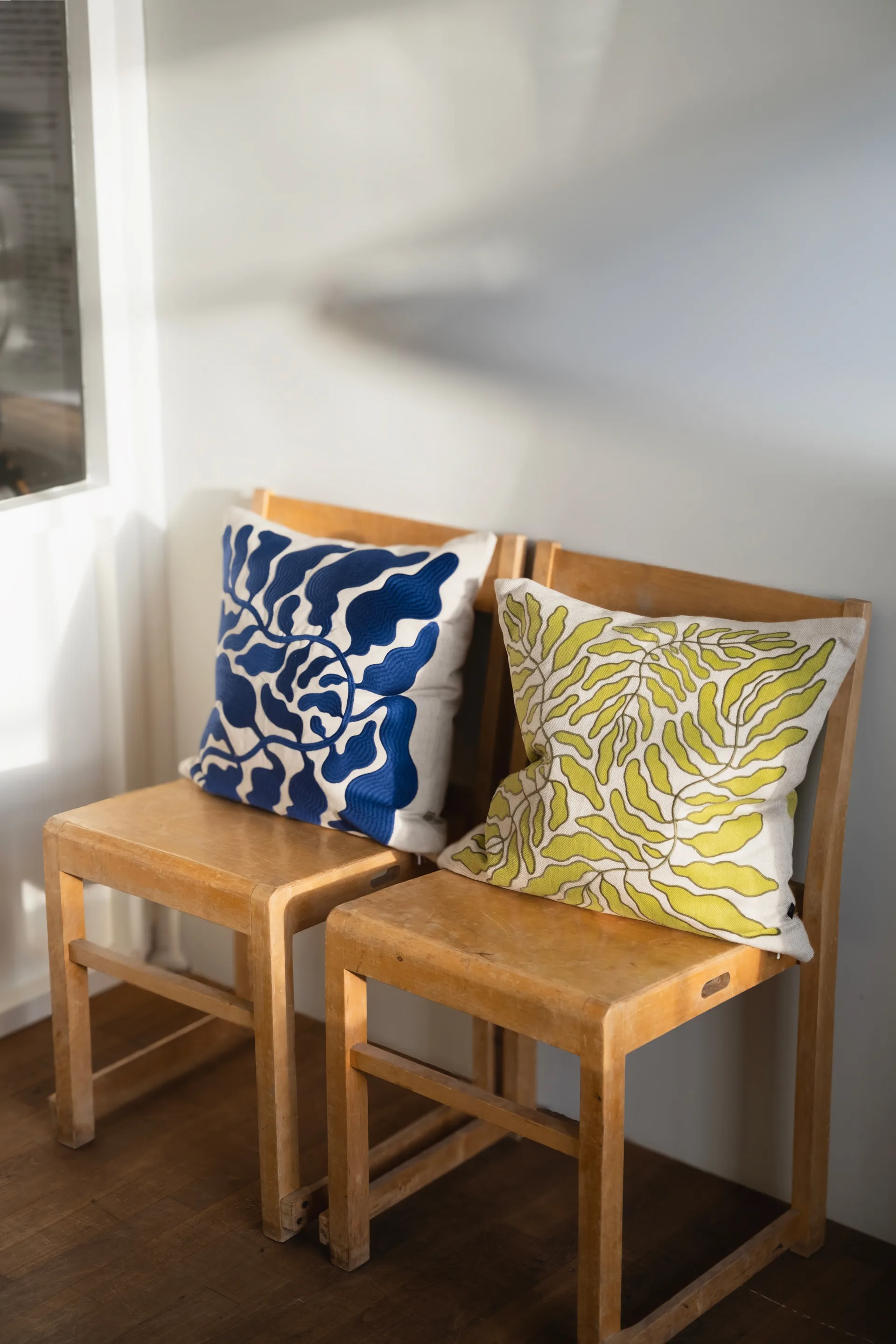 Leaves brodert putetrekk 48x48 cm, Lime-nature Fine Little Day