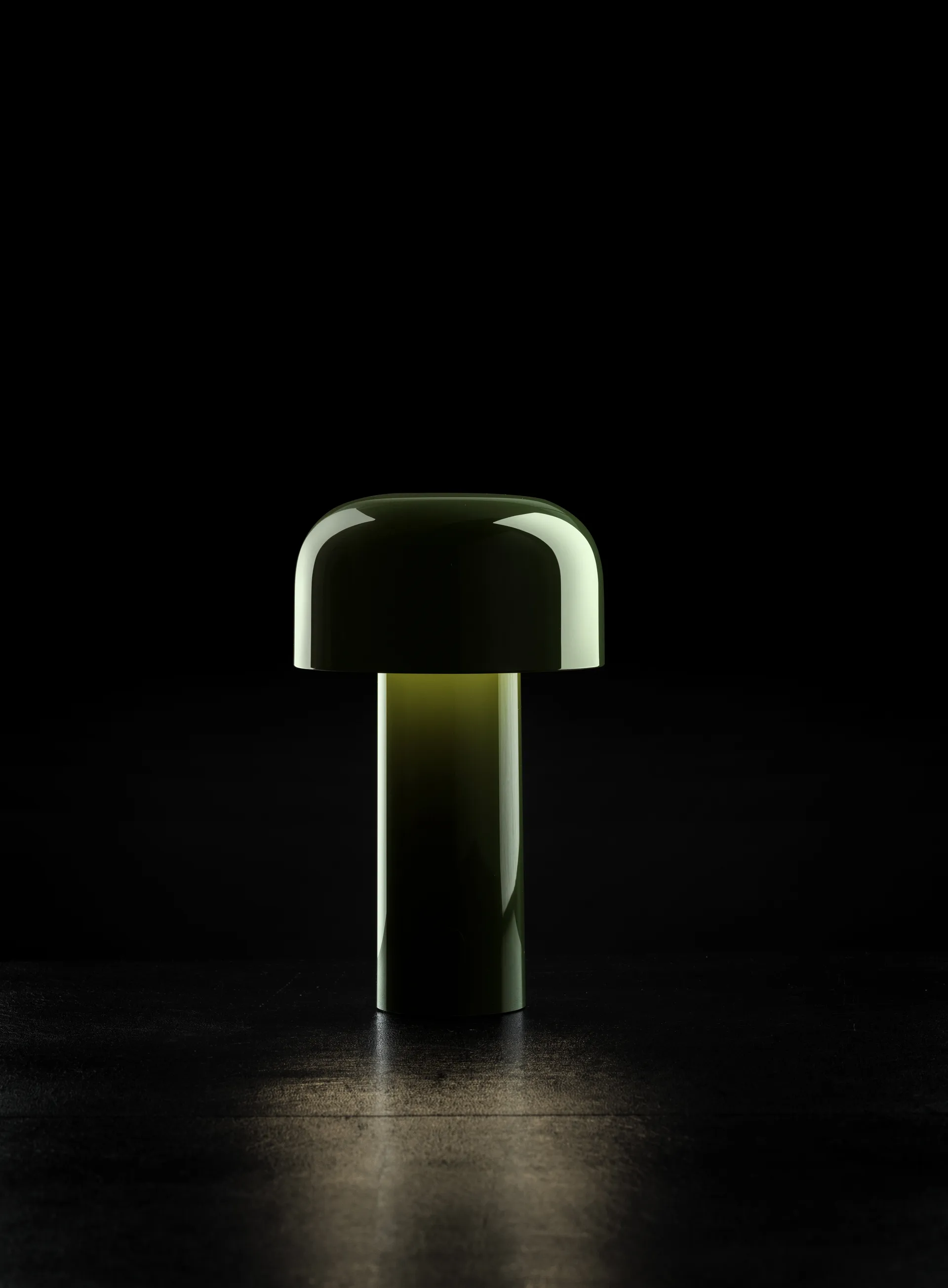 Bellhop bordlampe portabel, Glossy green, IP54 (innendørs/utendørs) Flos