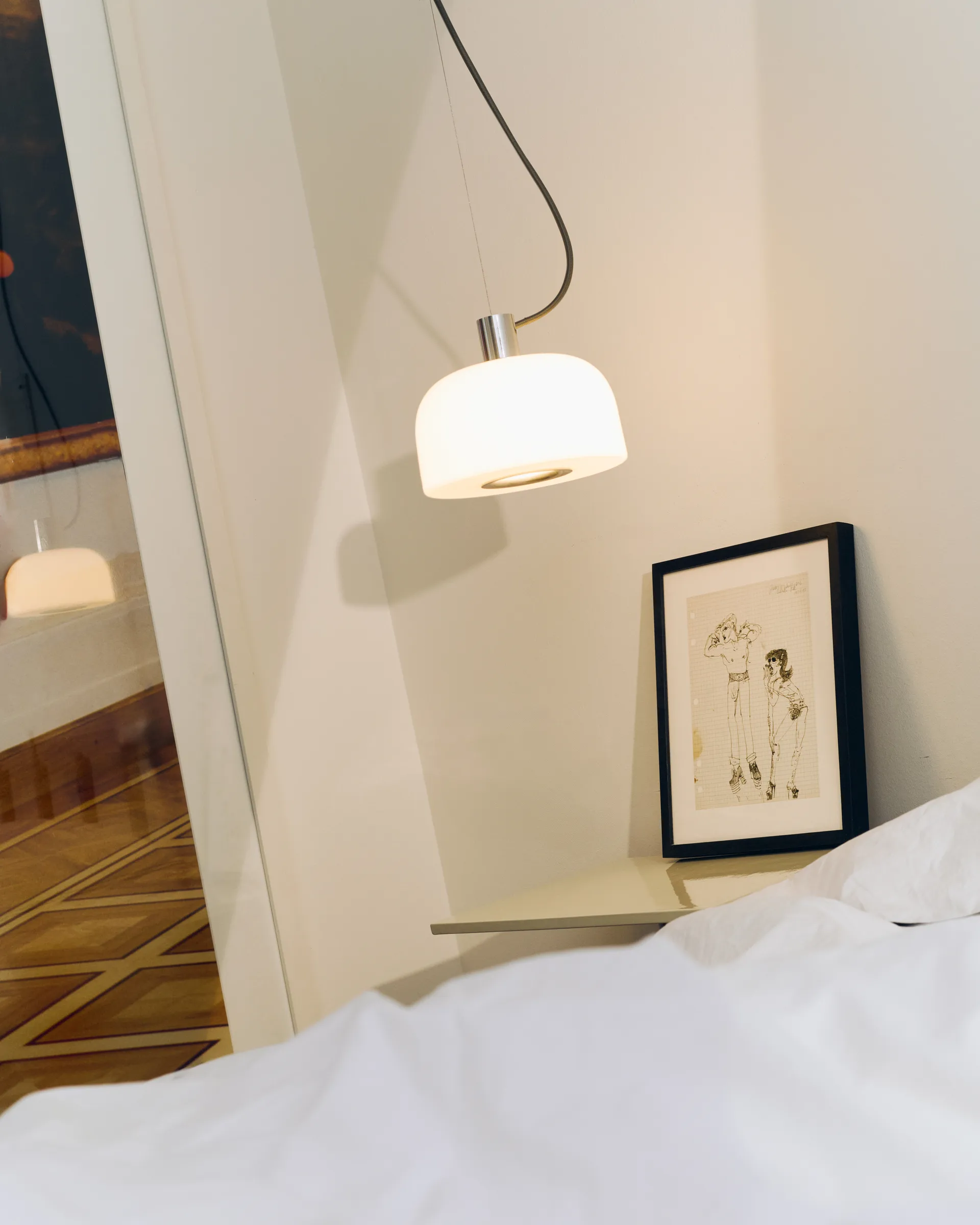 Bellhop Glass S1 pendel, Bright aluminum Flos