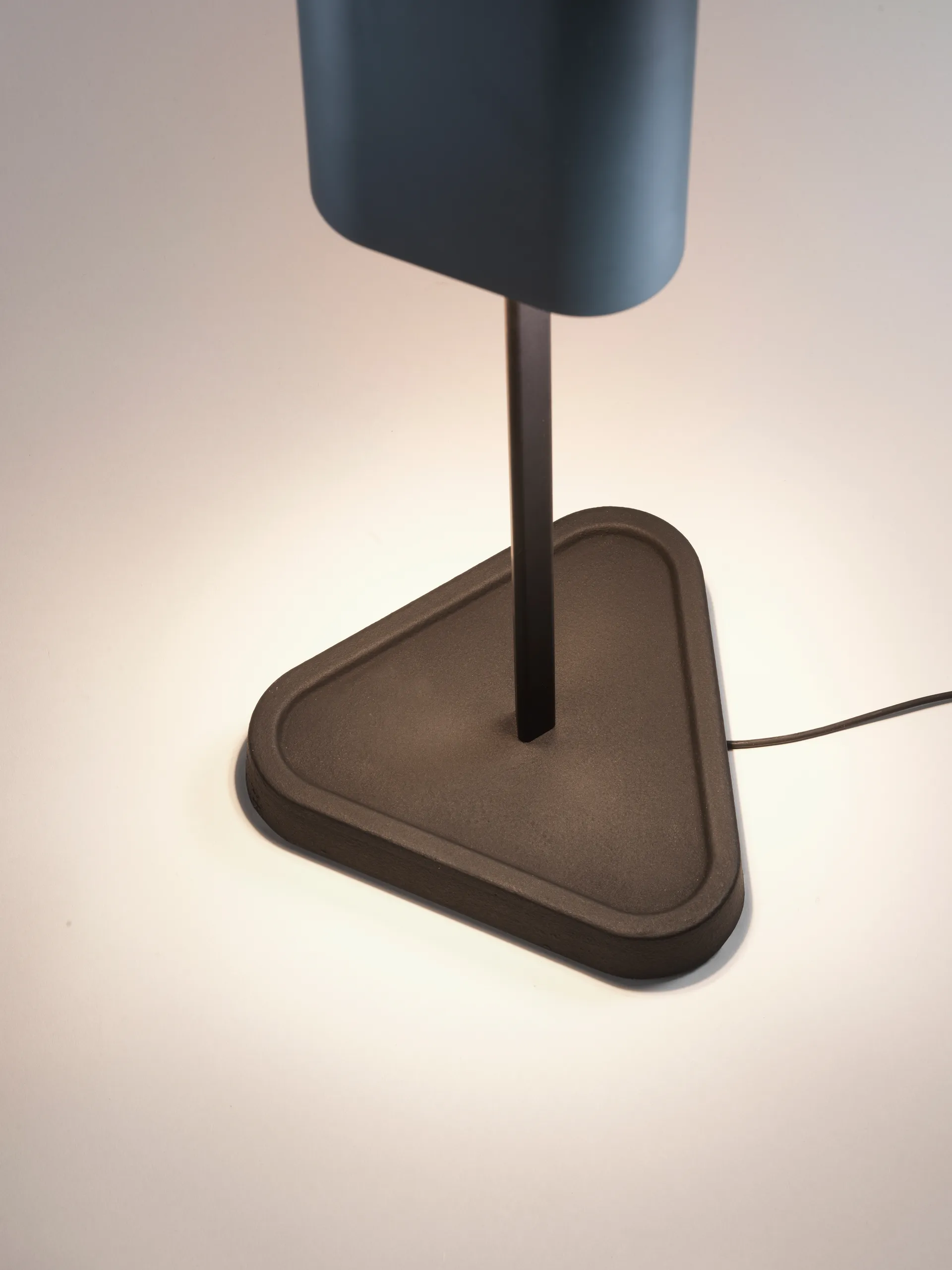 EMI bordlampe 114 cm, Deep blue Flos