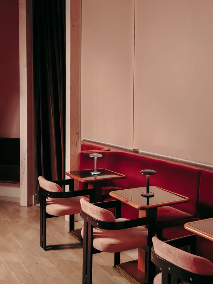 Gustave Residential bordlampe portabel, Lakkert brun Flos
