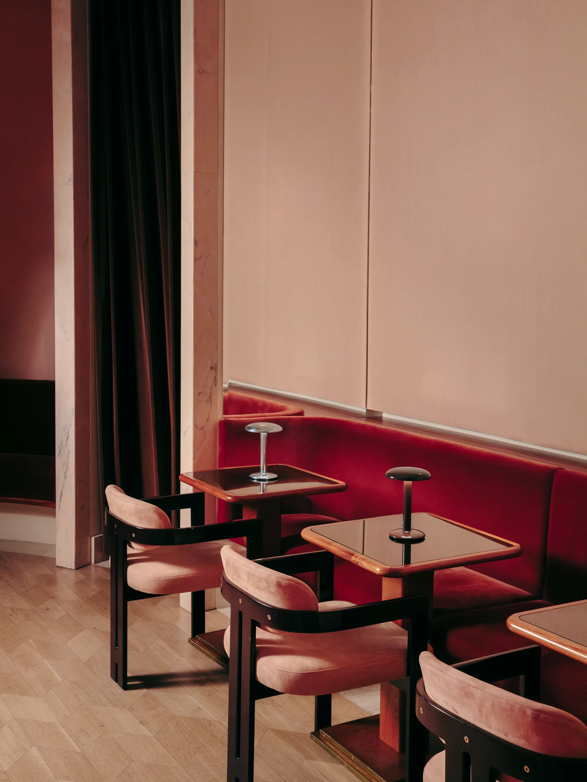 Gustave Residential bordlampe portabel, Polert sølv Flos