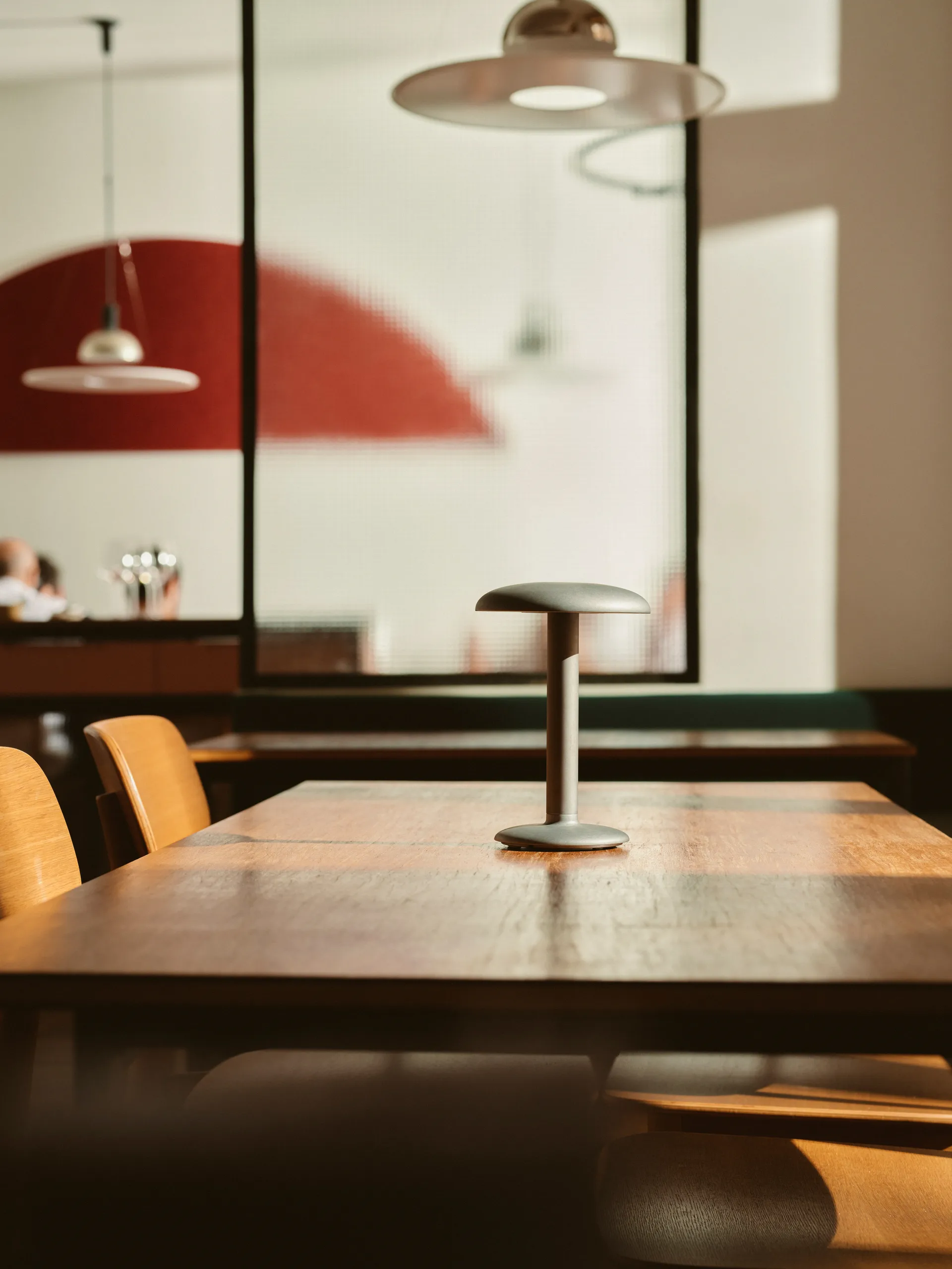 Gustave Residential bordlampe portabel, Raw aluminium Flos