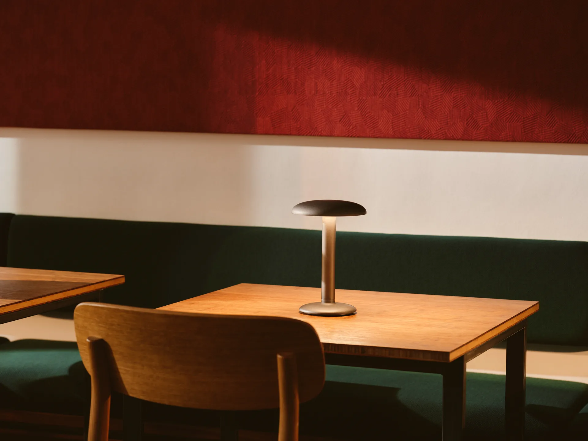 Gustave Residential bordlampe portabel, Raw aluminium Flos