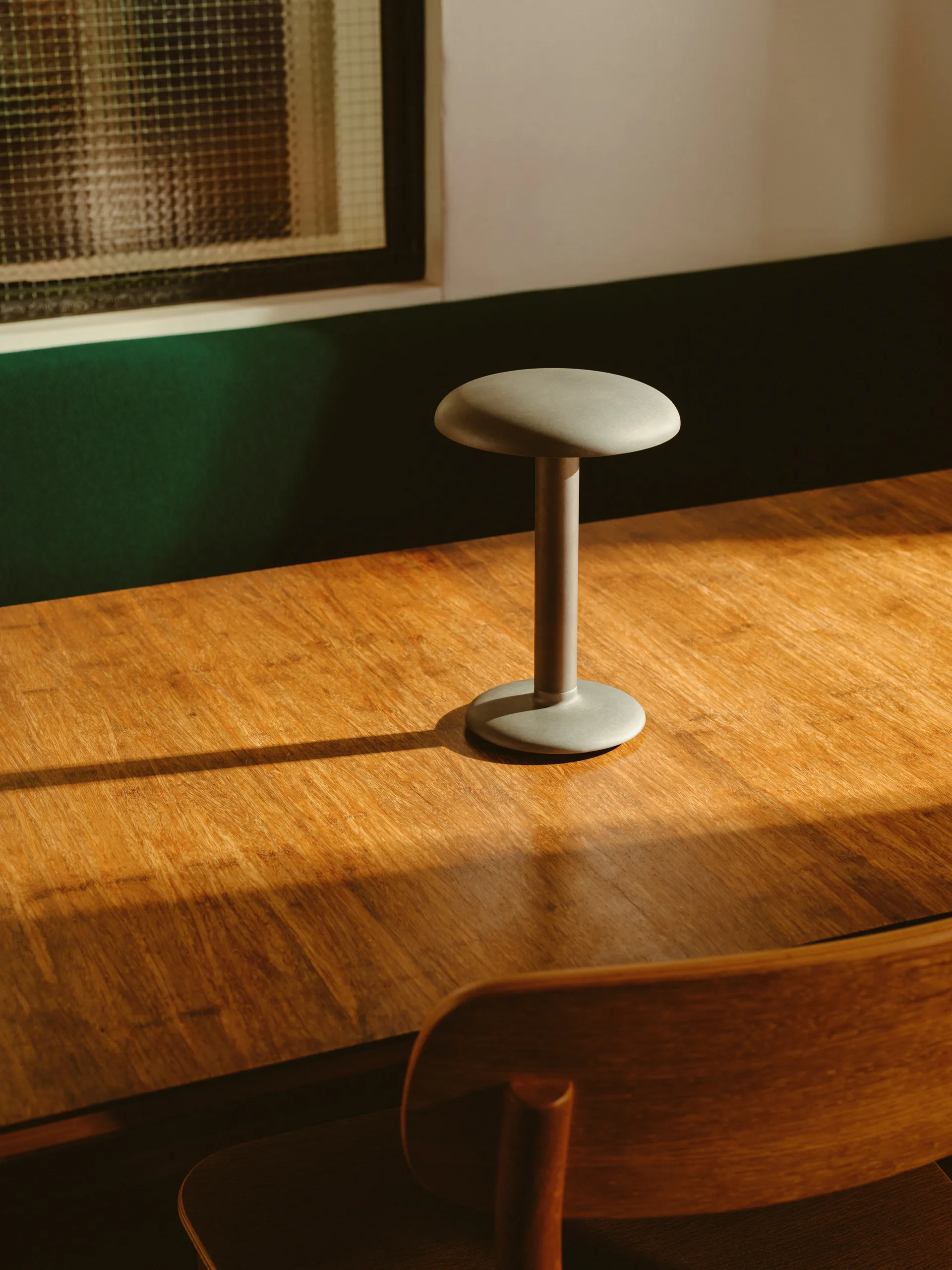 Gustave Residential bordlampe portabel, Raw aluminium Flos