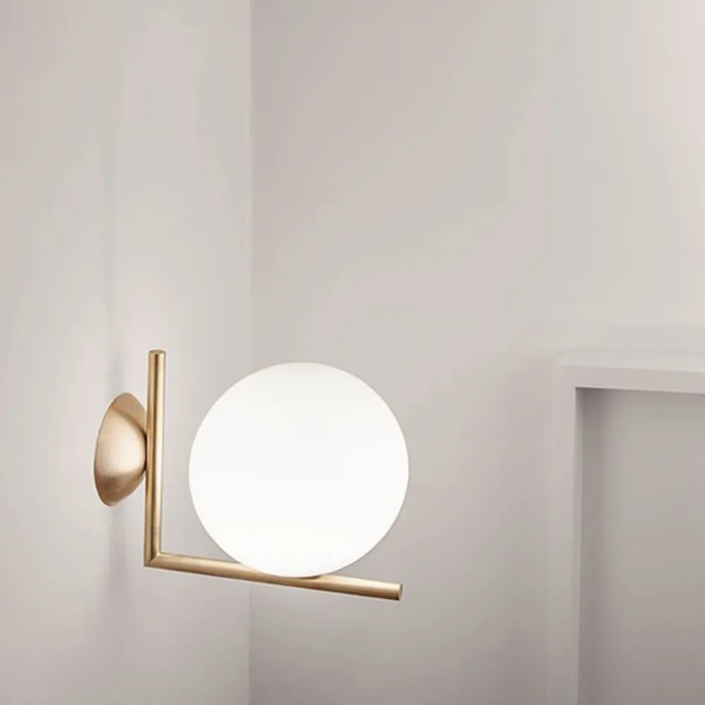 IC lights C/W1 vegglampe, Børstet messing-opal Flos