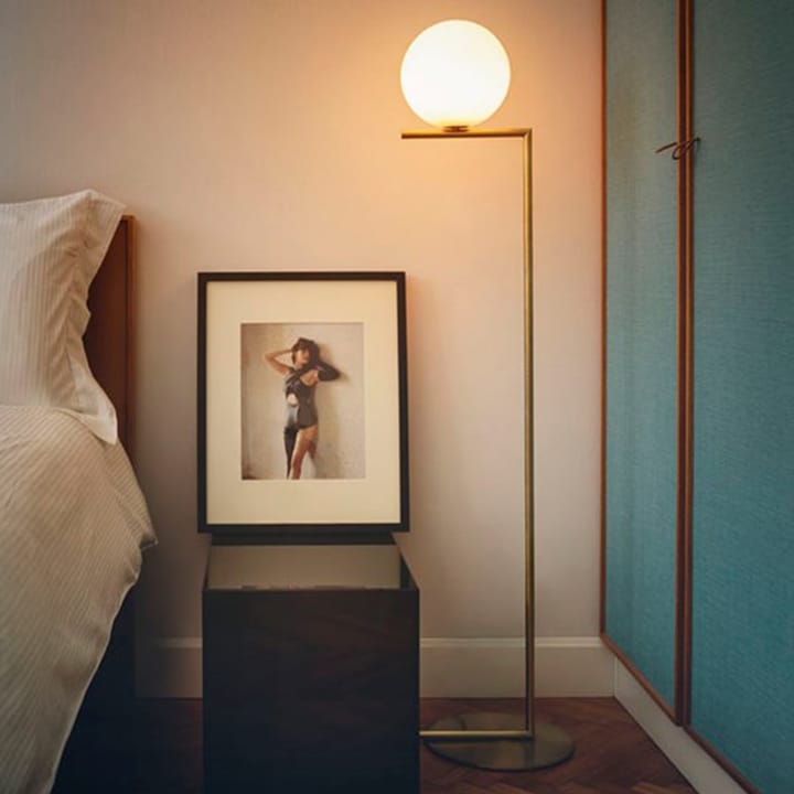 IC lights F2 gulvlampe, Børstet messing-opal Flos