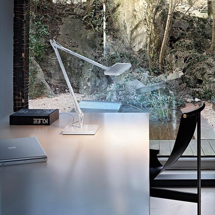 Kelvin T LED bordlampe, Svart blank Flos