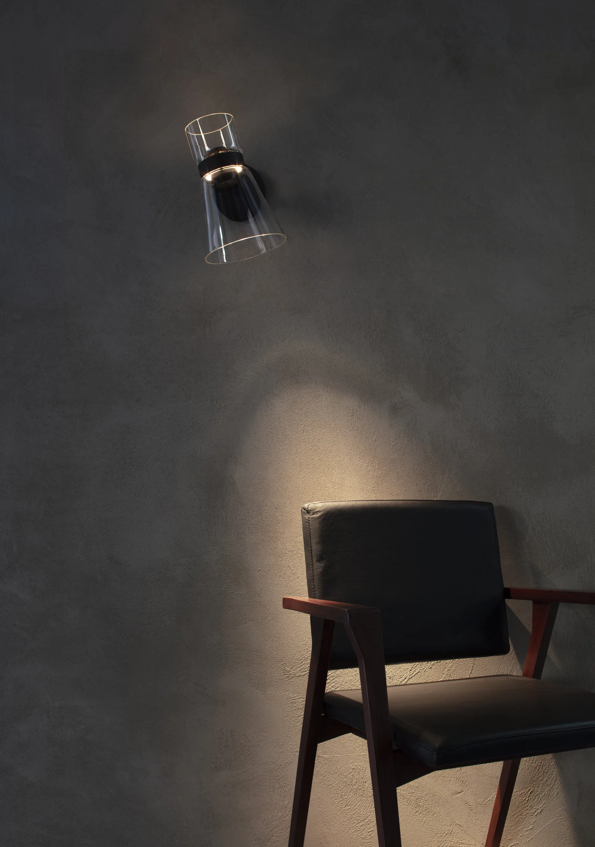Nocturne Cone vegglampe - Svart,  Flos