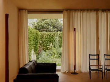 Seki-han gulvlampe 226 cm - Heat treatened ash-black metal - Flos