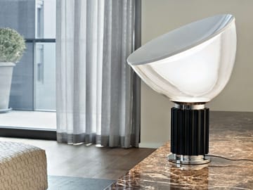 Taccia PMMA bordlampe - Svart, LED - Flos