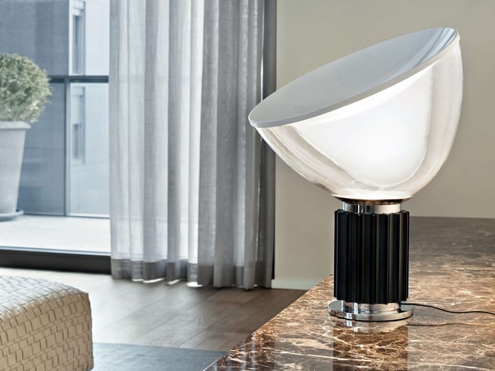 Taccia PMMA bordlampe, Svart, LED Flos