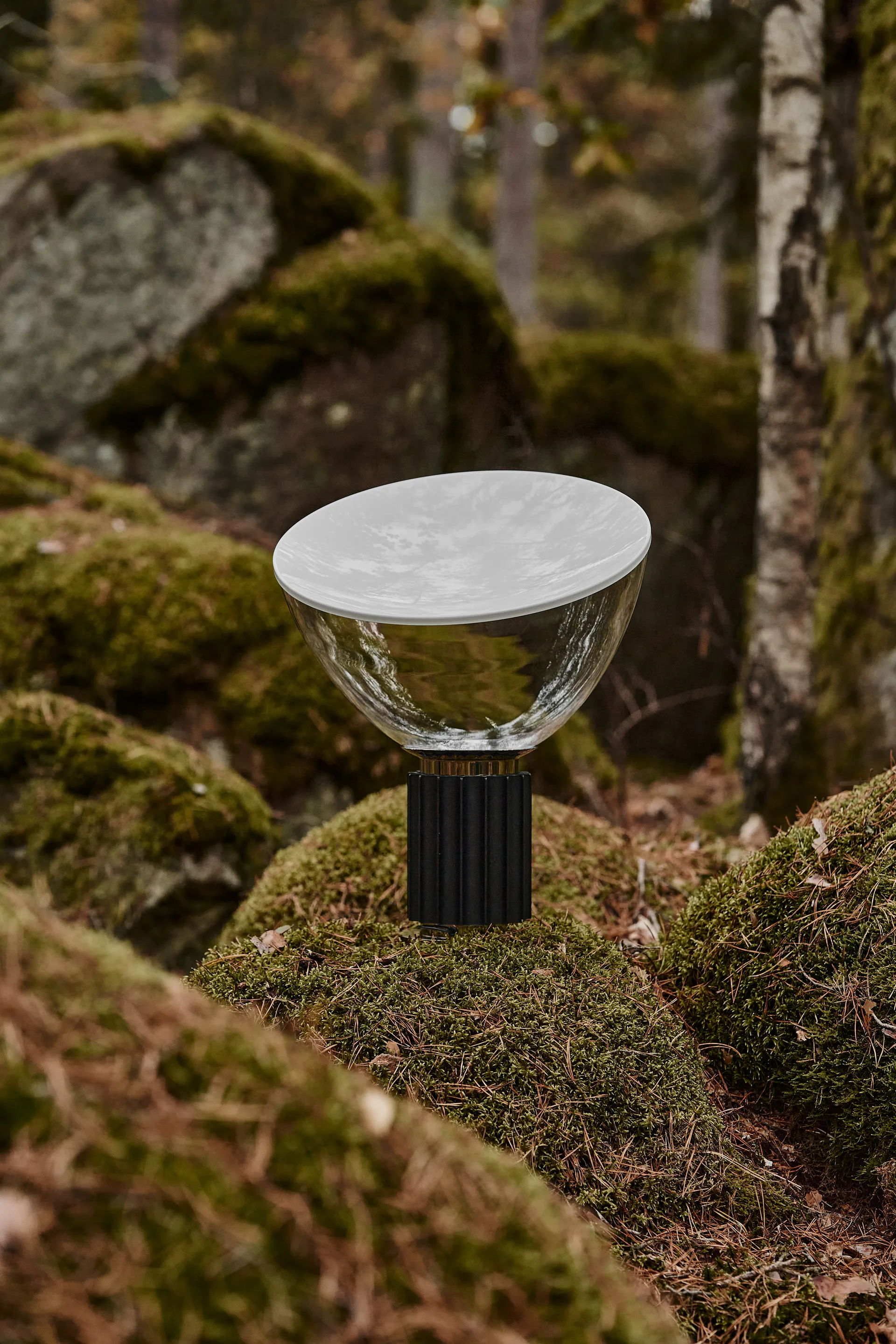 Taccia Small bordlampe LED 48,5 cm, Svart-glasskuppel Flos