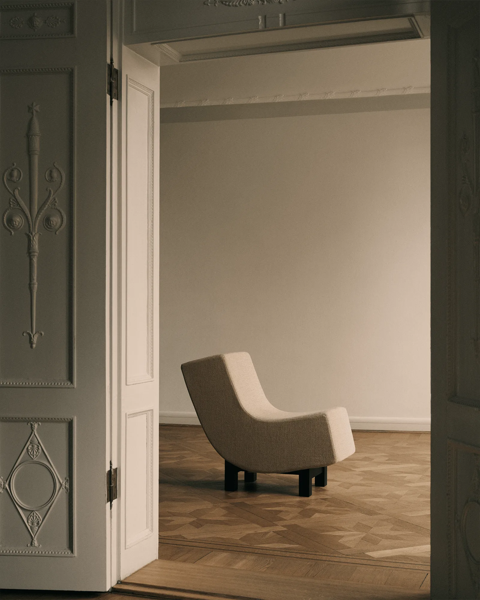 BD1 Lounge Chair, Stoff Ecriture 240-svart eik Fogia
