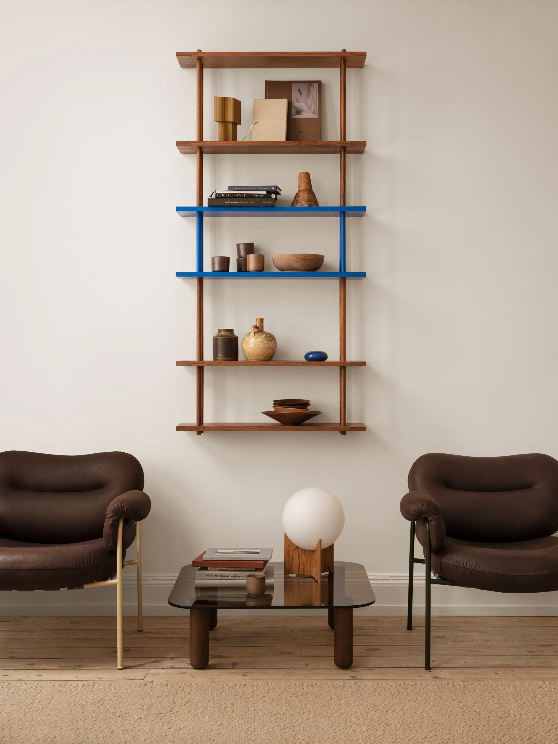 Bond hylle vegg W103, Blå lakkert bjørk Fogia