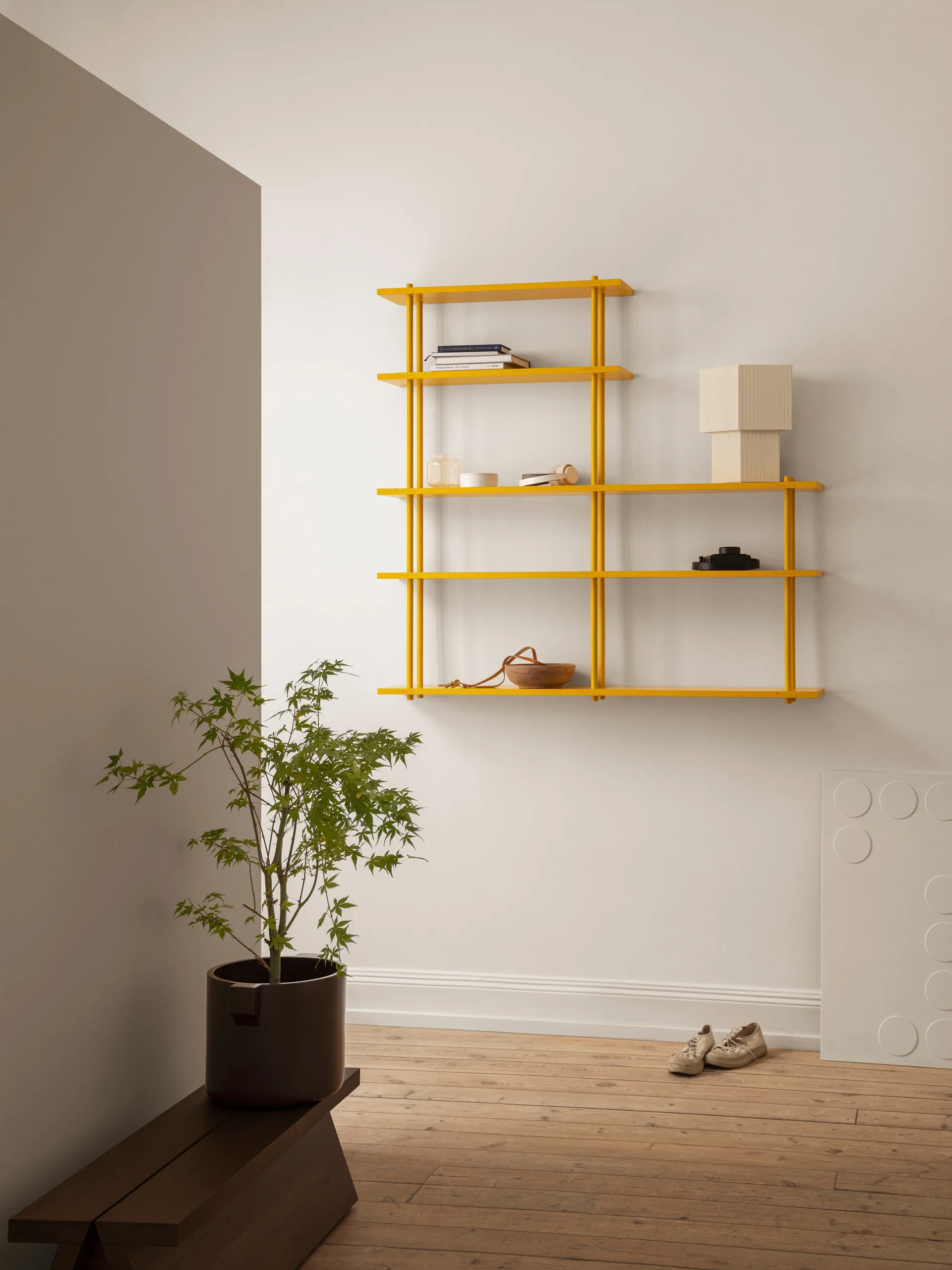 Bond hylle vegg W106, Gul lakkert bjørk Fogia