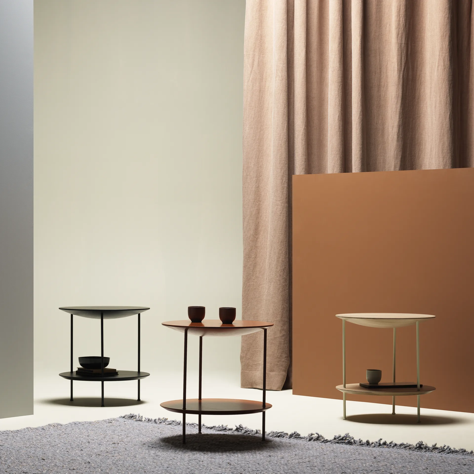 Pastille bord, eik svartbeiset, svart stativ Fogia