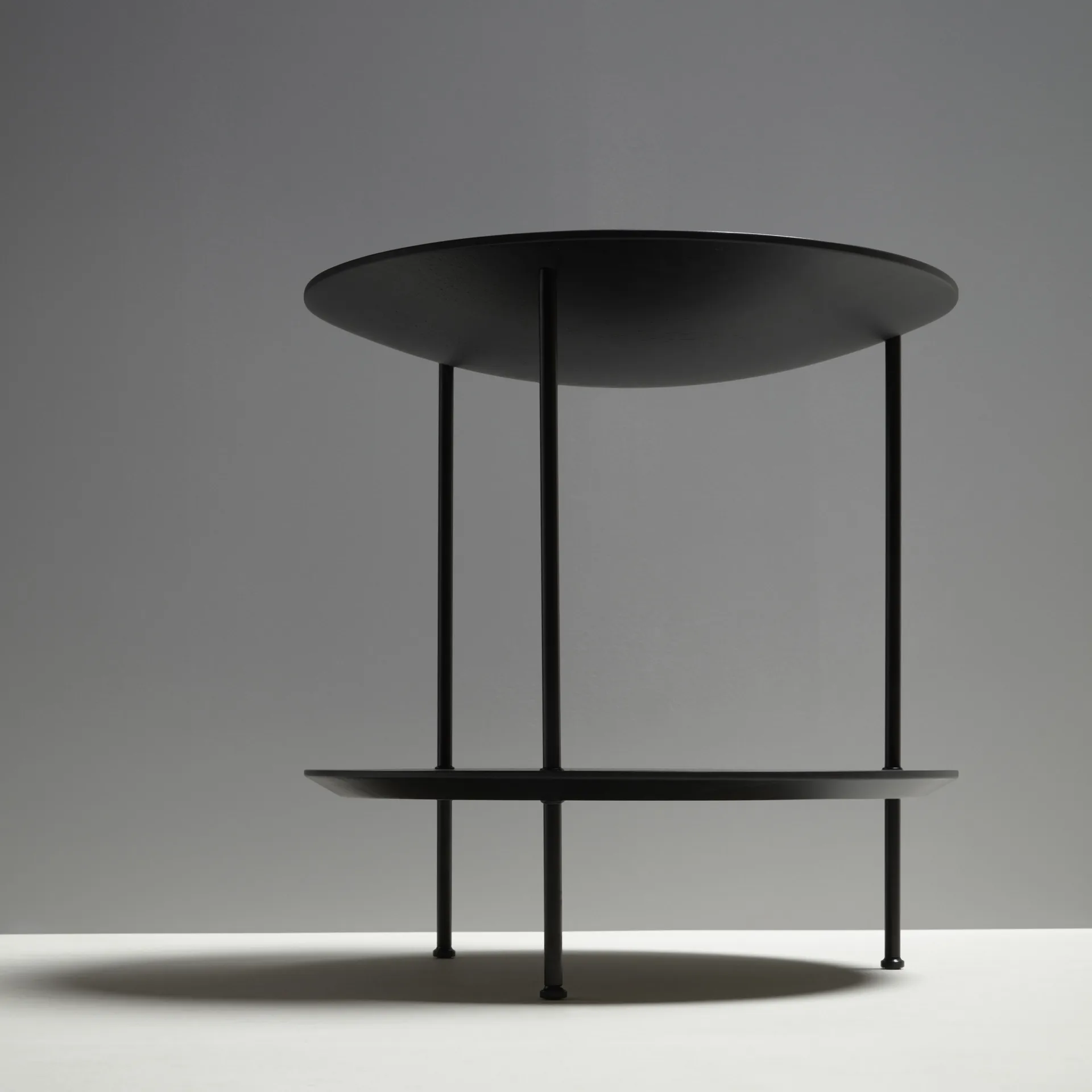 Pastille bord, eiklakk, perlehvit stativ Fogia