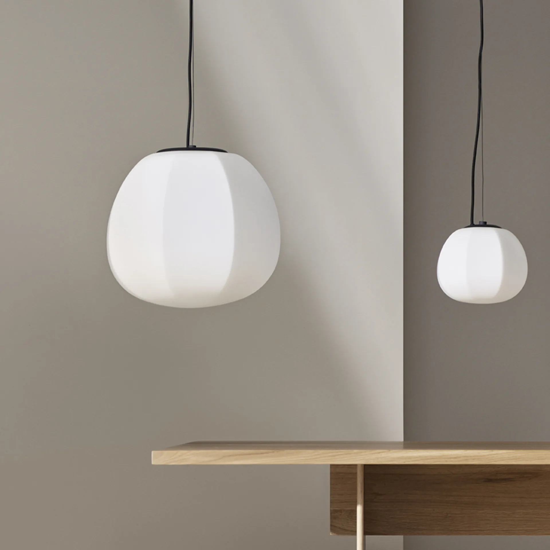 Persimon pendel, hvit opalglass, stor Fogia