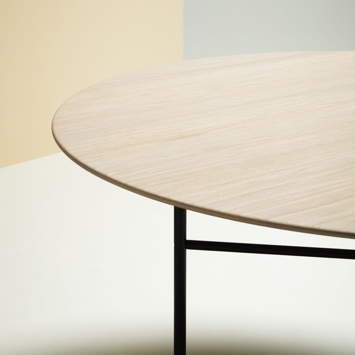 Supper spisebord eik Ø127 cm, eik svartbeiset, svart understell Fogia