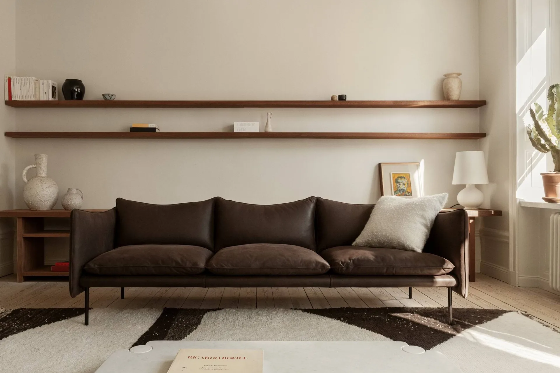 Tiki sofa 3-seter, Skinn Vintage Dark Chocolate – svarte metallbein Fogia