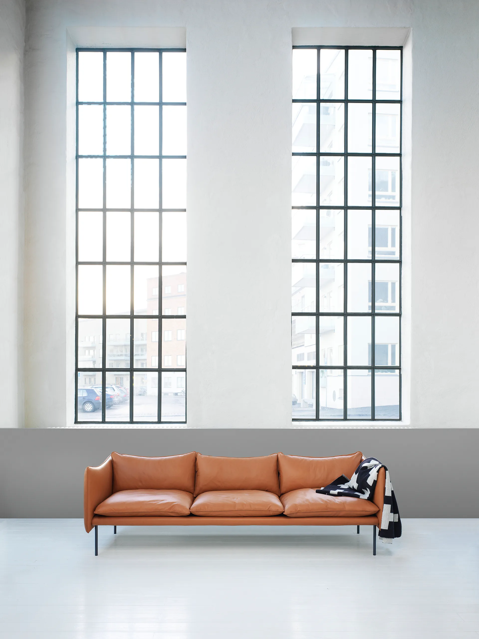 Tiki sofa 3-seter, Vintage cognac-svarte stålben Fogia