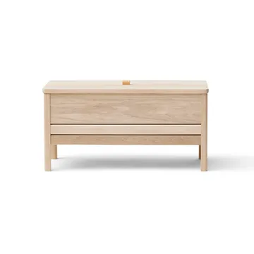 A Line oppbevaringsbenk 90 cm - Hvit eik - Form & Refine