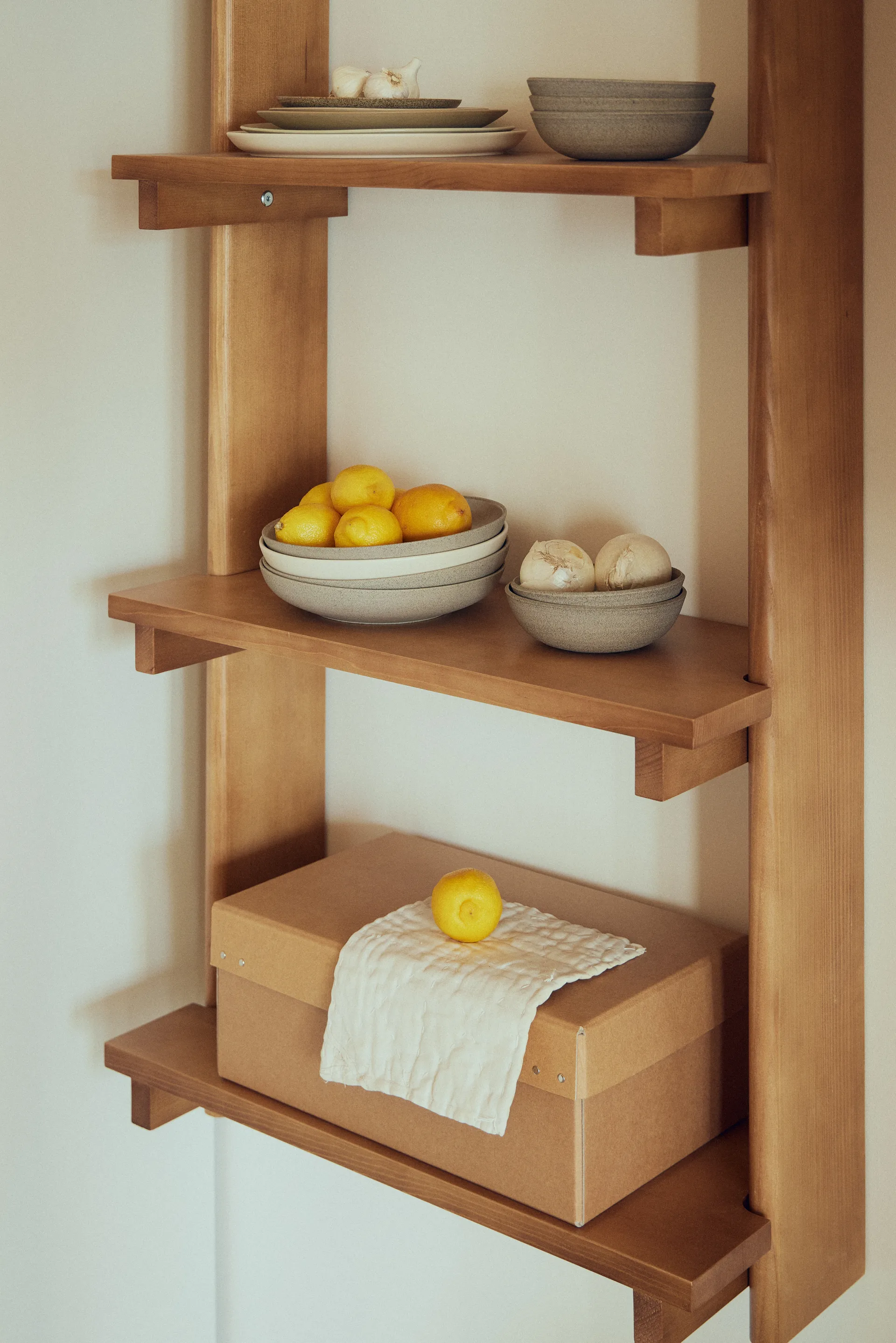 Beam Shelf vegghylle, Deep brown pine, 60x167x25 cm Form & Refine