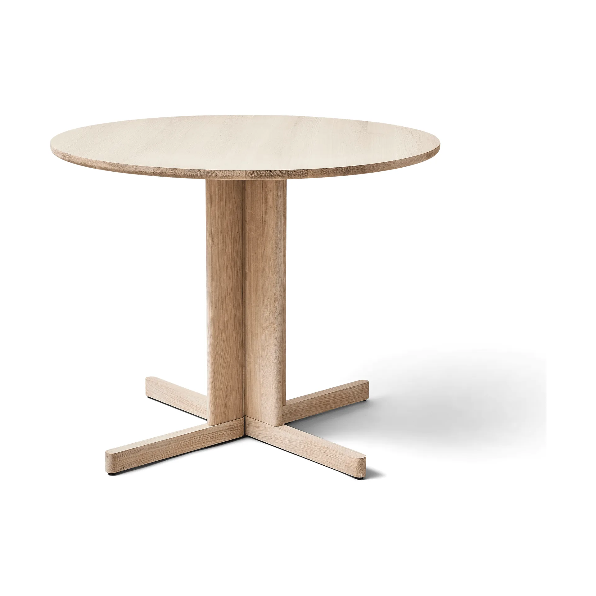 Trefoil spisebord Ø90 cm, Hvit eik Form & Refine