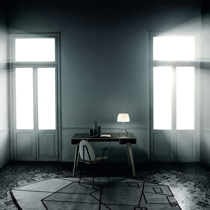 Lumiere Grande Dimbar bordlampe, kirsebærrød, svartkrom Foscarini