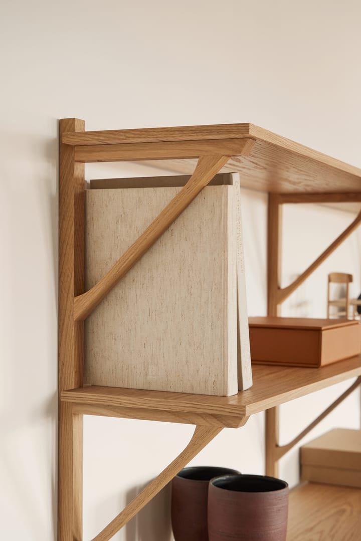 BM29 hylle med skrivebord 149x134 cm, Eikelakk Fredericia Furniture