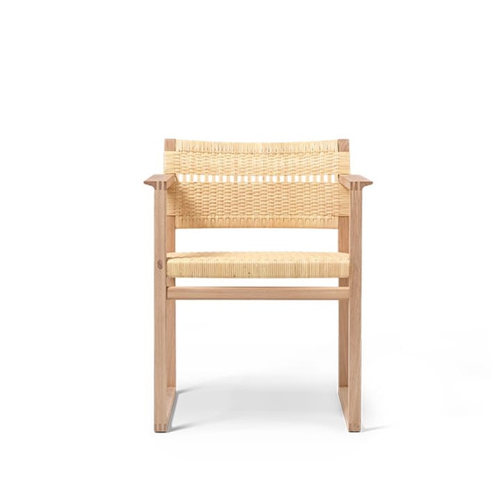 BM62 armlenestol - rotting, oljet eik understell - Fredericia Furniture
