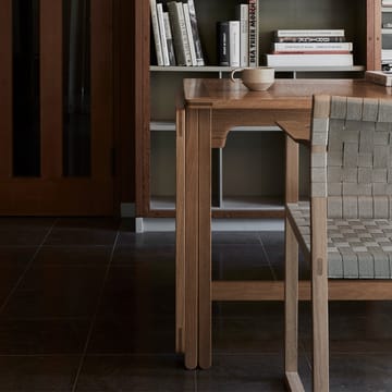 BM62 armlenestol - rotting, oljet eik understell - Fredericia Furniture