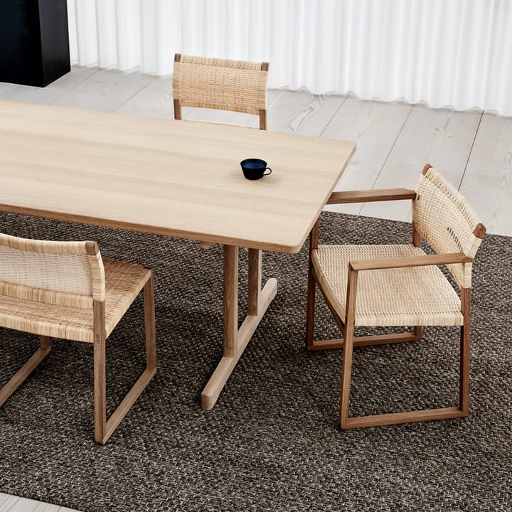 BM62 armlenestol, rotting, oljet eik understell Fredericia Furniture