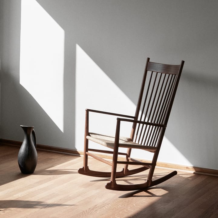 J16 gyngestol, Natur-svartlakkert eik Fredericia Furniture